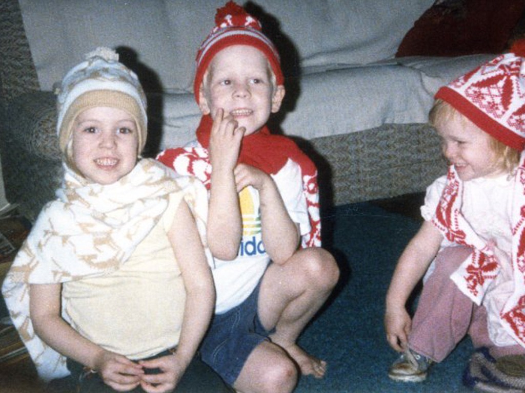 [Dec-1984_scarves3.jpg]