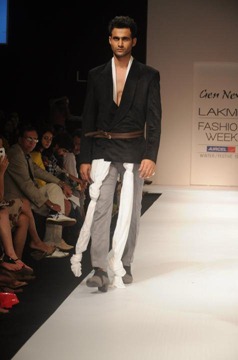 Nikhil Thampi's collection at LFW Winter Festive 2011 (2)