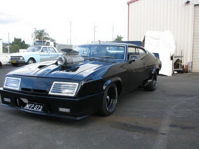 Mad-Max-Ford-Falcon-Coupe-Replica-1%2525