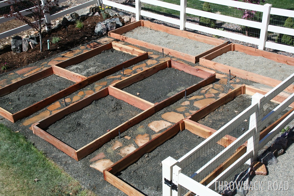 [Raised%2520Garden%2520Spring%25202012%2520011%255B7%255D.jpg]