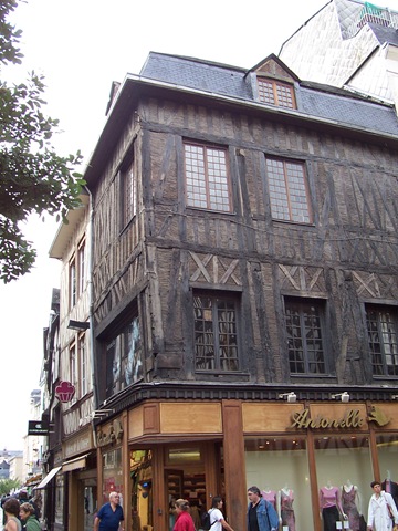 [2005.08.19-044%2520maisons%2520%25C3%25A0%2520colombages%255B1%255D.jpg]