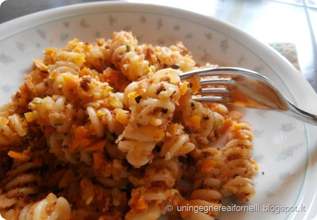 pasta mollica pane carote zucchine sedano fusilli bread carrots zucchini celery