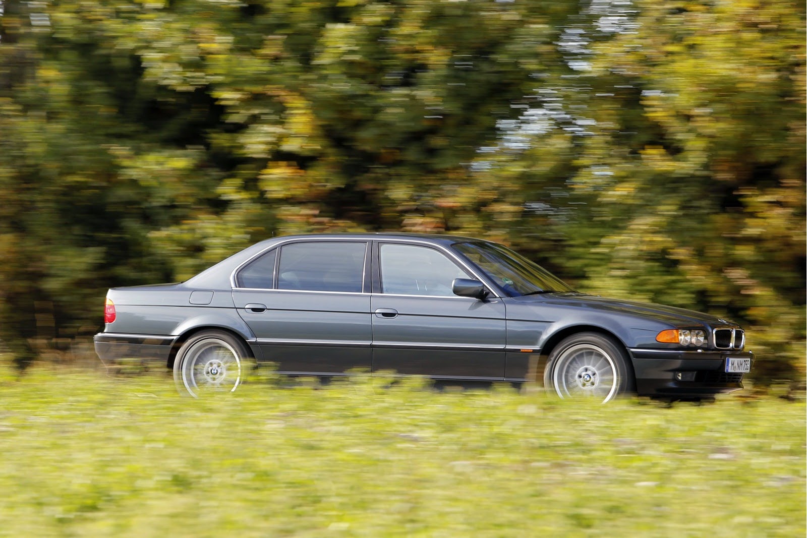 [BMW-V12-7-Series-23%255B2%255D.jpg]