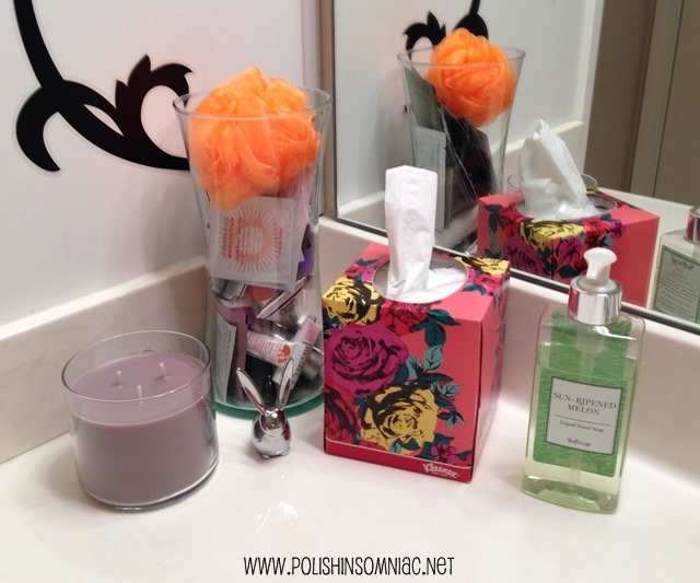 Set out a jar of samples in the bathroom for overnight guests - I used an empty vase and added a bath poof #KleenexStyle 