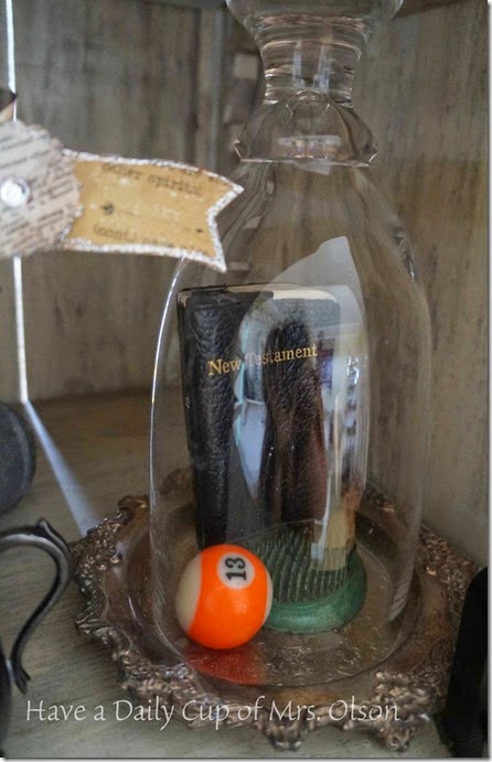 Halloween vignette under cloche DSC00045