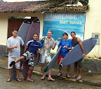 Gruppo Surf alla ricerca dell'onda perfetta