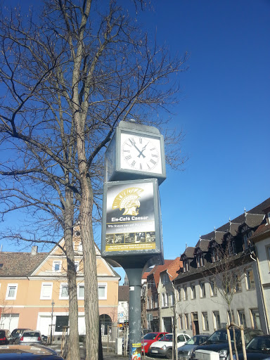 Historische Uhr auf dem Königsplatz
