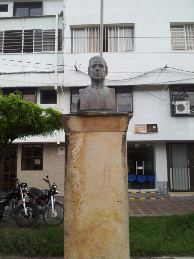 Busto Pedro Morales Pino