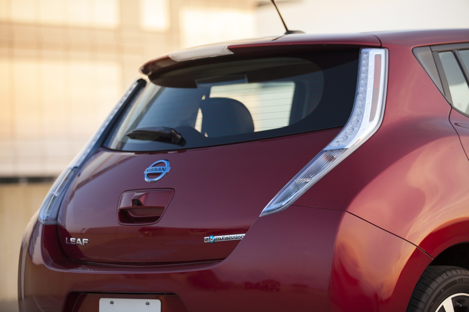 [2014-Nissan-Leaf-26%255B2%255D.jpg]