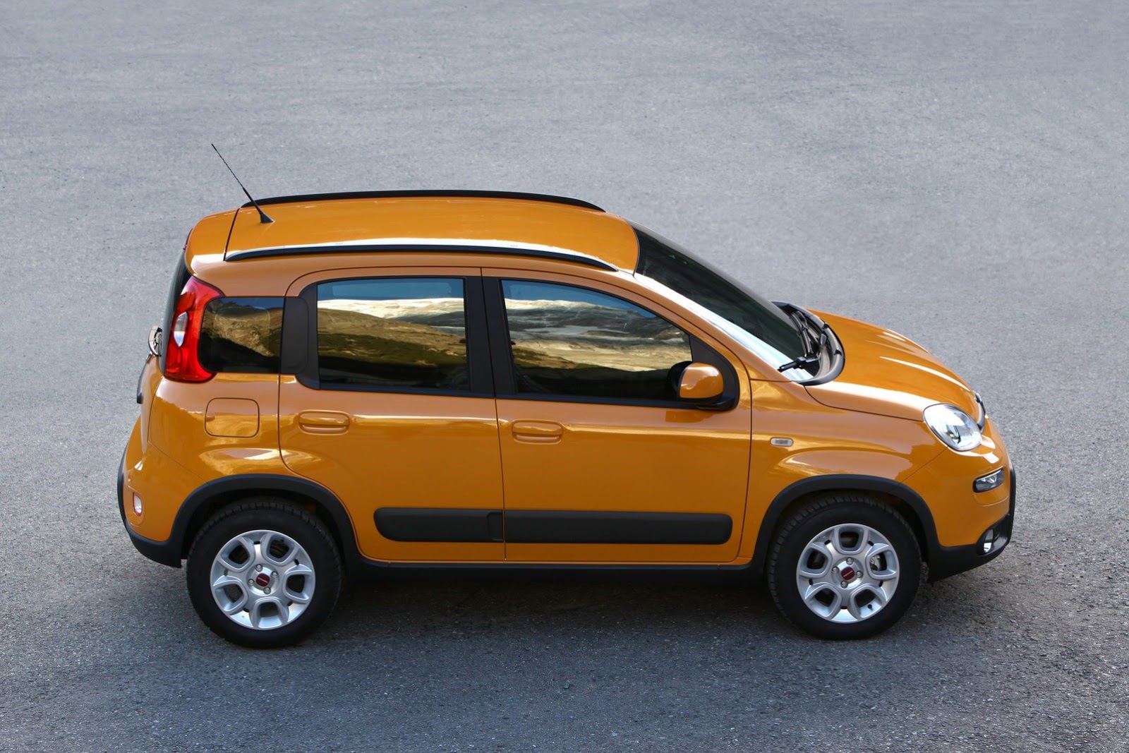 [2013-Fiat-Panda-Trekking-32%255B2%255D.jpg]