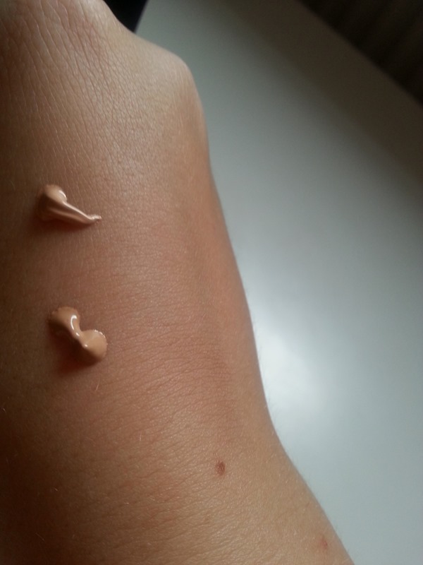 20130724_145445 Links : Matte Perfect ; Rechts : Matte Perfect Foundation