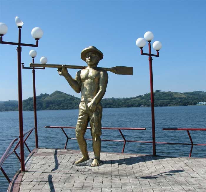 [Fisherman%2520Statue%255B7%255D.jpg]