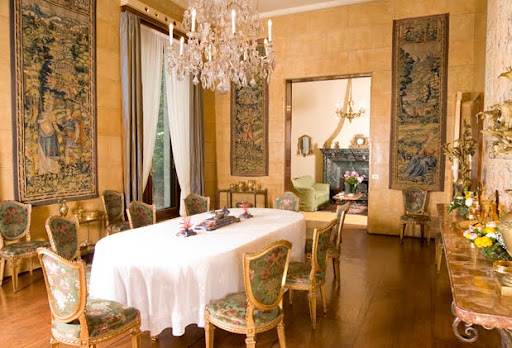 This dining rooms is adorned by 16th &17th century tapestries from Brussels. This dining rooms is adorned by 16th &17th century tapestries from Brussels.