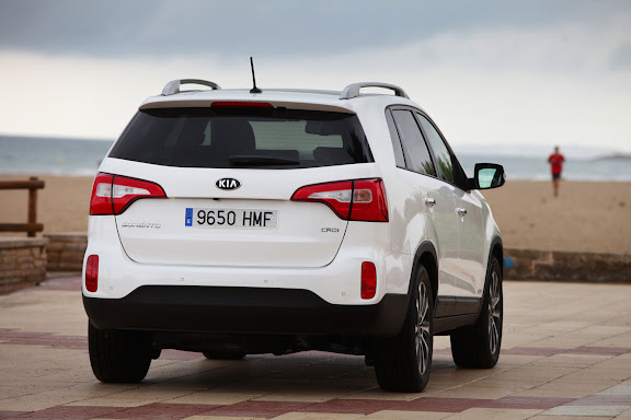 Kia_Sorento_2013_013.jpg