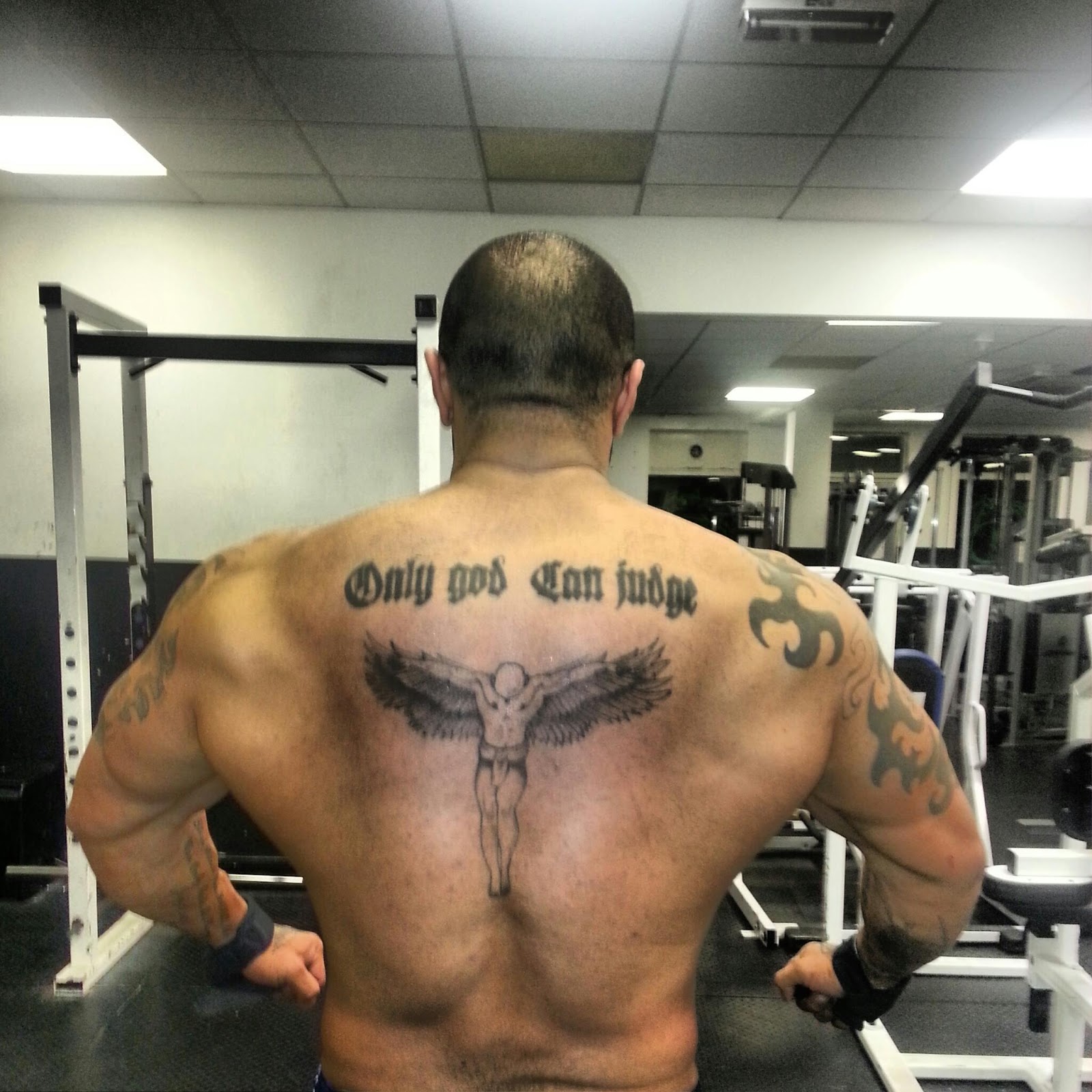 bodybuilders THE BODYBUILDING GIANT MAKES WINGS