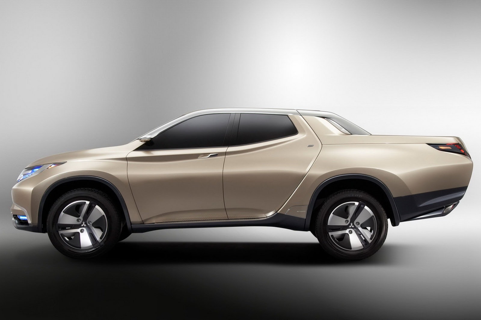 [Mitsubishi-Hybrid-Pickup-5%255B2%255D.jpg]
