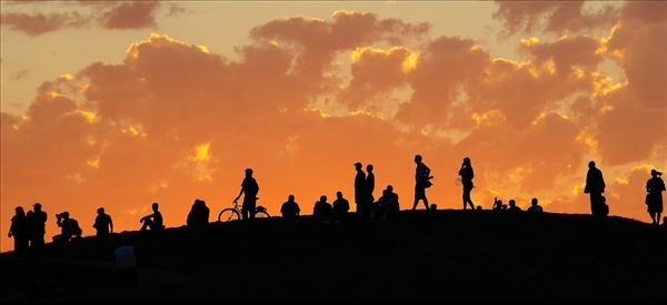 The sunset in Seattle, Washington, drew this crowd at Gasworks Park, 9 July 2012. Gil Aegerter / msnbc.com
