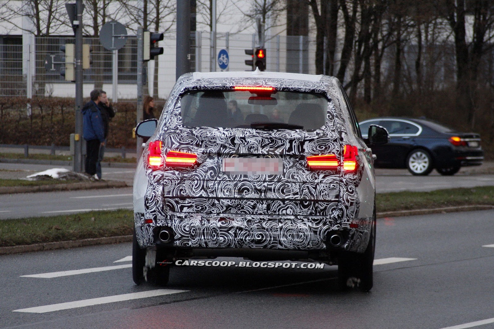 [2014-BMW-X5-Less-Camo-53.jpg]