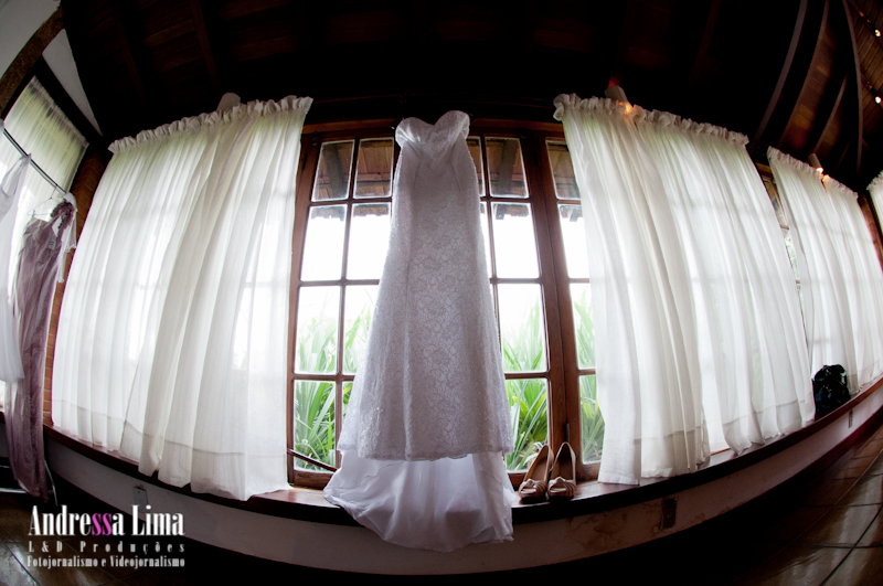 Fotos de Casamento Paula e Rodrigo. Foto numero  do estudio L&D Producoes, do Rio de Janeiro, RJ. Andressa Lima e equipe fazem fotos de casamento (fotografias de casamentos), fotos de making-of (making of de noiva), fotos de eventos sociais, fotos de casal (ensaios fotograficos de e-session), videos de casamento (filmagem de casamentos), videos de making-of e videos de eventos sociais. Fotojornalismo e videojornalismo no Rio de Janeiro, RJ. Rj 03.04.2011 Rio de Janeiro Garden Paty Making Of Paula fotos casamento rio janeiro fotografias casal rj foto eventos noiva ensaio fotografico impressão book fotografos