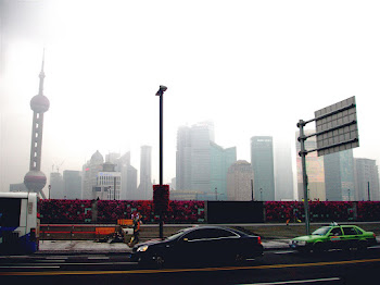Bund Traffic (Photo by Manasee Desai)