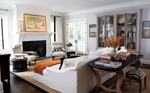 A piece of artwork can transform the whole slant of a designed space. Abstract pieces with rich hues make a quick impression. (www.decorpad.com) A piece of artwork can transform the whole slant of a designed space. Abstract pieces with rich hues make a quick impression. (www.decorpad.com)