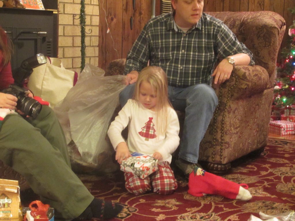 [Lauren%2520opening%2520gifts%255B3%255D.jpg]
