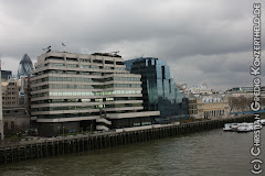 Blick von der London Bridge zur Tower Bridge links nah