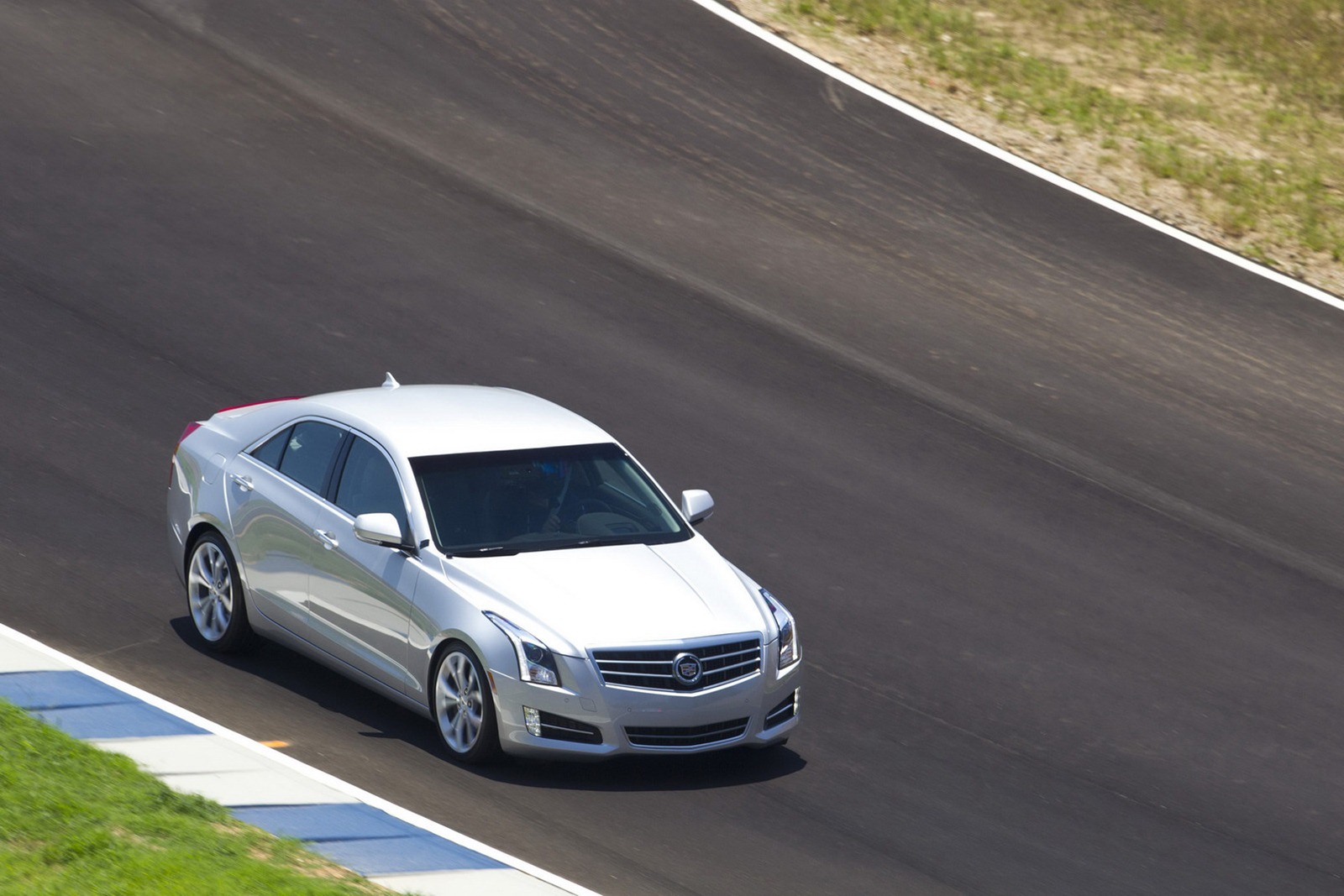 [2013-Cadillac-ATS-35%255B5%255D.jpg]