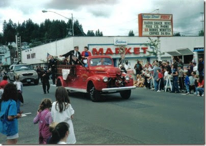 03 Clatskanie Fire Department 1942 Ford Fire Truck in the Clatskanie Heritage Days Parade on July 4, 1999