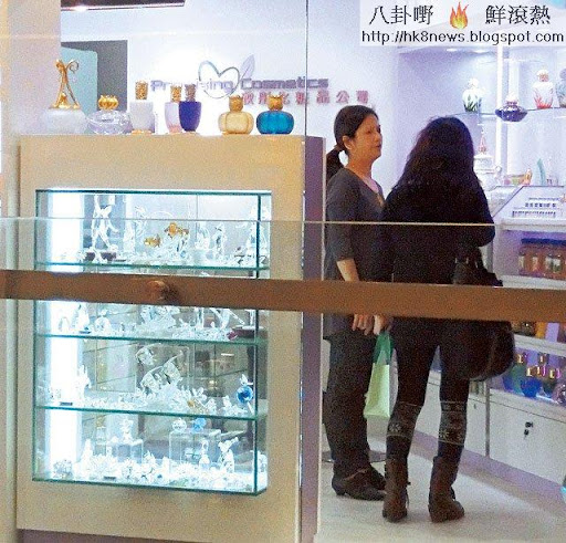 黃智雯舖頭的貨品部分來自意大利及瑞士品牌，專賣過千元的高價護膚品，有 Valmont及 Swissline。