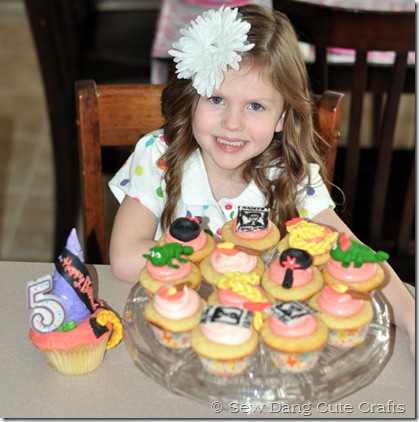 T-with-cupcakes
