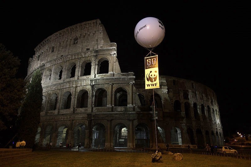 [800px-Colosseum_Earth_Hour%255B2%255D.jpg]