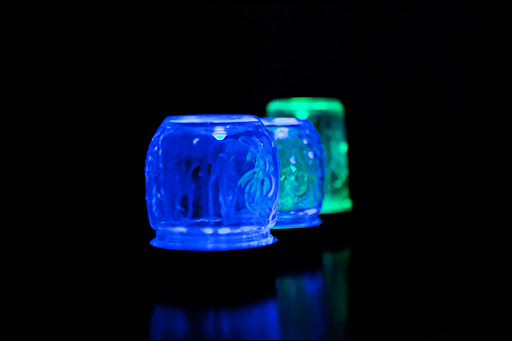 Turn the mason jars upside down for a lantern-like effect. These will last through the night! (http://slsmithphotography.typepad.com) Turn the mason jars upside down for a lantern-like effect. These will last through the night! (http://slsmithphotography.typepad.com)
