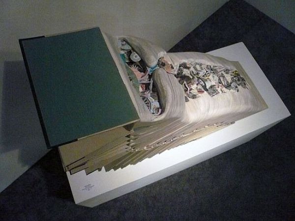 [astonishing_book_sculptures_640_053.jpg]