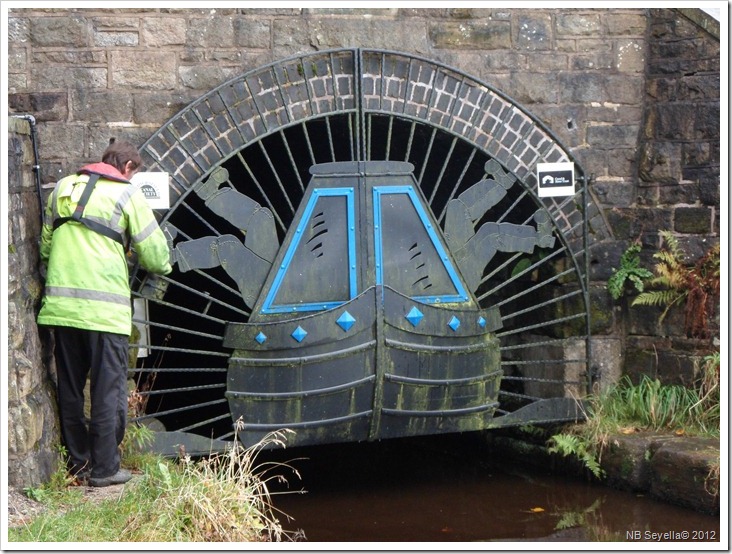 SAM_3934 Diggle Tunnel End