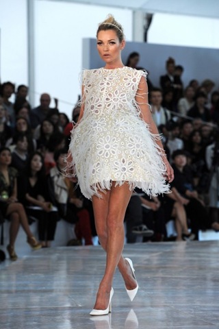 [Kate-Moss-Models-Louis-Vuitton-Spring-Summer-2012-Fashion-Show-Paris-France-white-dress-photo%255B9%255D.jpg]