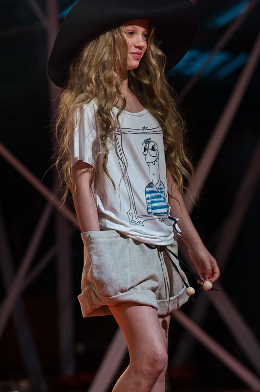 Лариса ЛОБАНОВА (показ дитячої колекції), HOLIDAY FASHION WEEK 2011 Фото Сергея Черникова