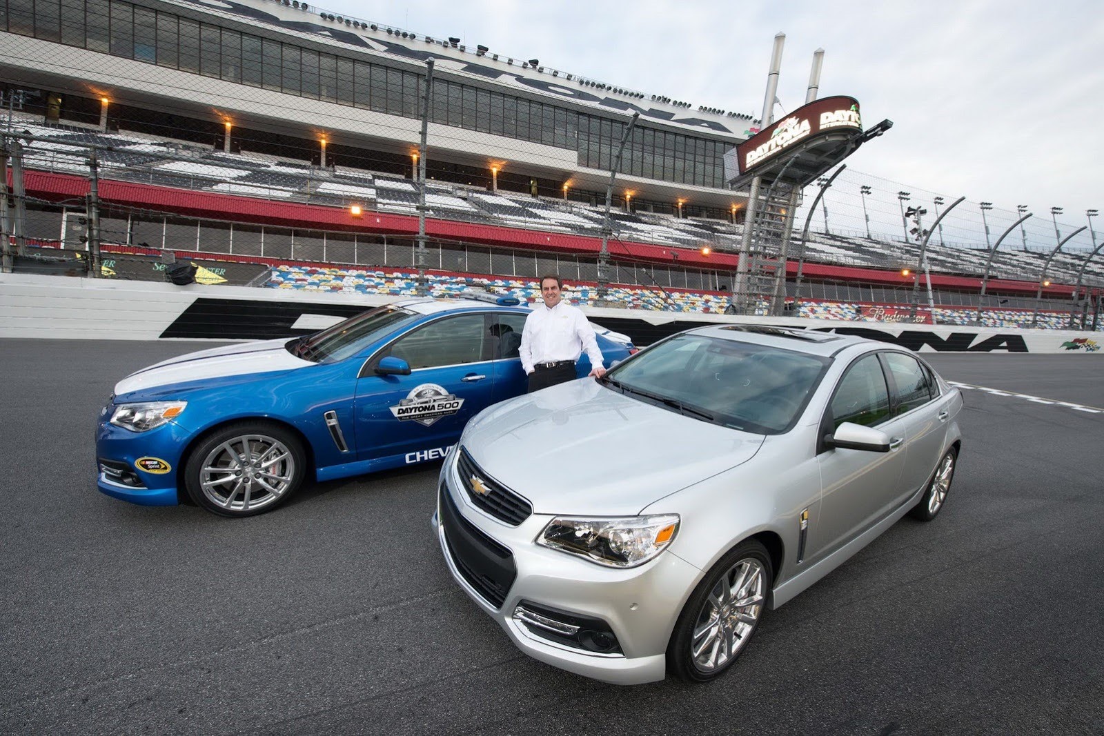 [2014-Chevrolet-SS-8%255B2%255D%255B3%255D.jpg]
