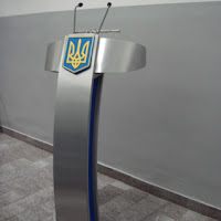 Новорічна Трибуна: “Я знаю, у котрого з наших президентів були туфлі з Троєщини”