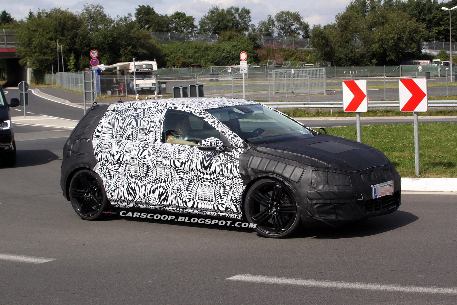 [2013-VW-Golf-R-4%255B3%255D.jpg]