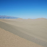 Tianshan - Dune et montagne enneigées du sommet