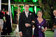 Fotos do evento Fernanda e Renato. Foto numero 21. Fotografia (fotografias) dos fotógrafos de casamento Wagner e Vanessa que fazem fotos de casamento (fotografia de casamento) no melhor estilo do fotojornalismo em Niterói, RJ, e outras cidades do Rio de Janeiro. fotos casamento niterói de rj festa rio janeiro niteroi festas para casamentos foto fotojornalismo fotografia noiva ornamentaçao penteados simples decoraçao fotógrafo eventos
