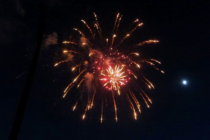 [2014-07-04%2520fireworks%2520and%2520fire%2520in%2520field%2520carson%2520city%2520nv%2520%252812%2529%255B3%255D.jpg]