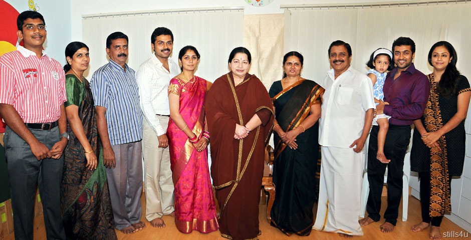 [Sivakumar%2520family%2520%2520with%2520CM%255B13%255D.jpg]