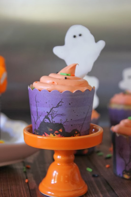 Last Minute Halloween Ghost Cupcake Toppers - Halloween Dessert Table