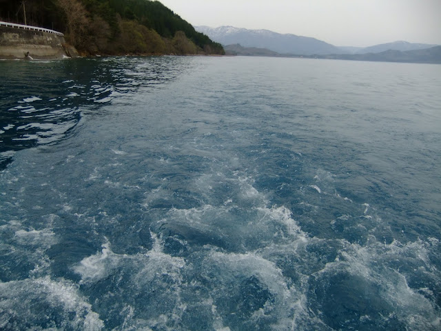 コバルトブルーの水が大変美しい。写真だとわからない…