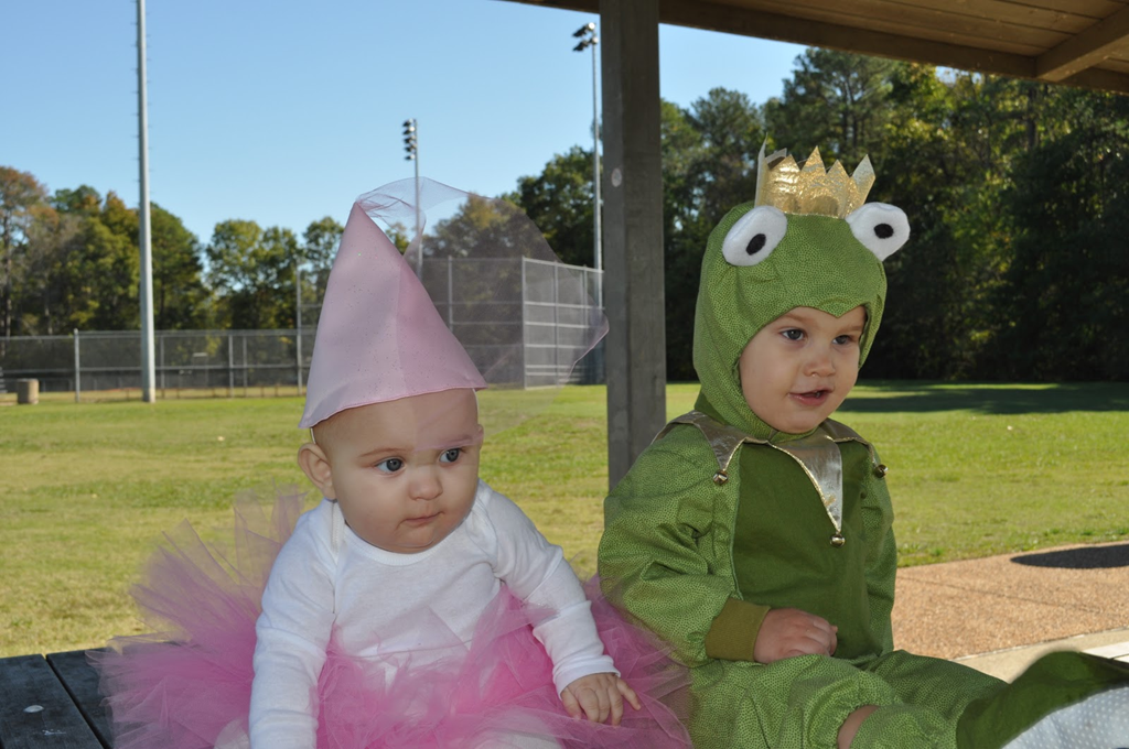 [Frog%2520Prince%2520and%2520Princess%255B2%255D.png]