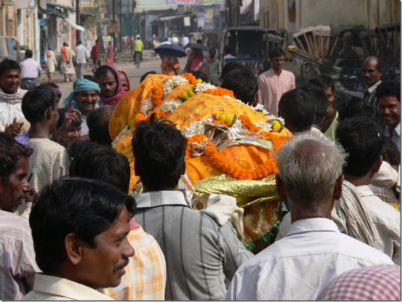 Varanasi funeral - fonte Flickr - Proxy Indian