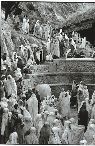 Fort Hari Prabat, Sringar, Kashmir, 1948. A look inside a foreign world. Fort Hari Prabat, Sringar, Kashmir, 1948. A look inside a foreign world.