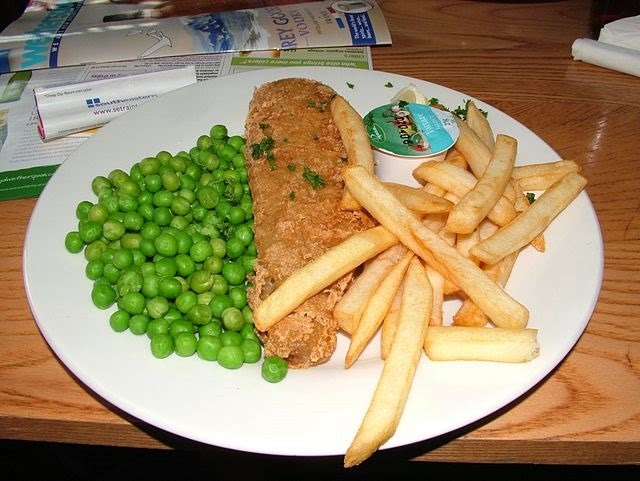 [640px-Fish_and_chips_with_peas3.jpg]